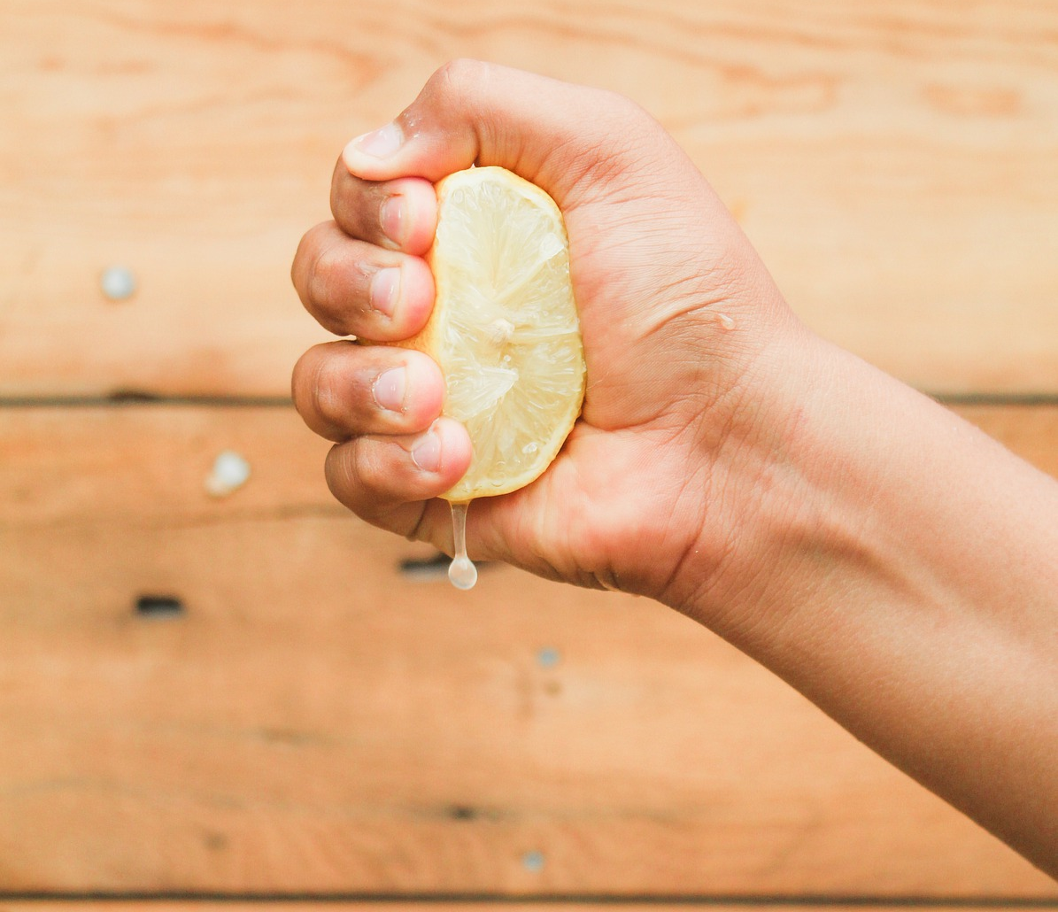 Om du har en banan och en citron hemma har du en fantastisk livsförstärkare till hands: Denna kombination kommer att hjälpa dig med trötthet, stress och även stärka ditt försvar!